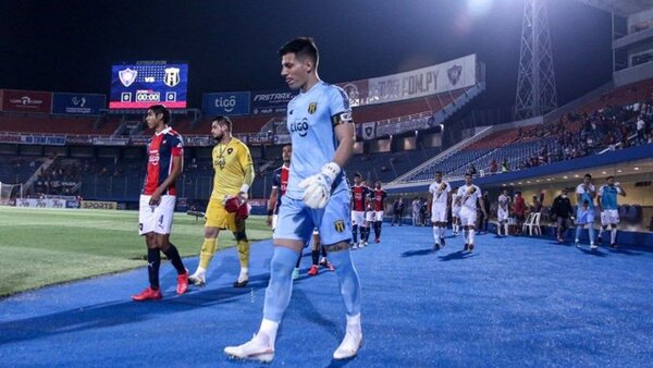 Gaspar Servio está para volver al fútbol paraguayo