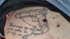 El tatuaje de “Aguacate”: la frase a Dios, la pistola y el rosario - Noticiero Paraguay