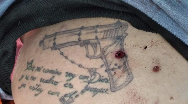 El tatuaje de “Aguacate”: la frase a Dios, la pistola y el rosario - Noticiero Paraguay