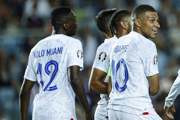 Giroud y Mbappe cumplen el trámite - Fútbol Internacional - ABC Color