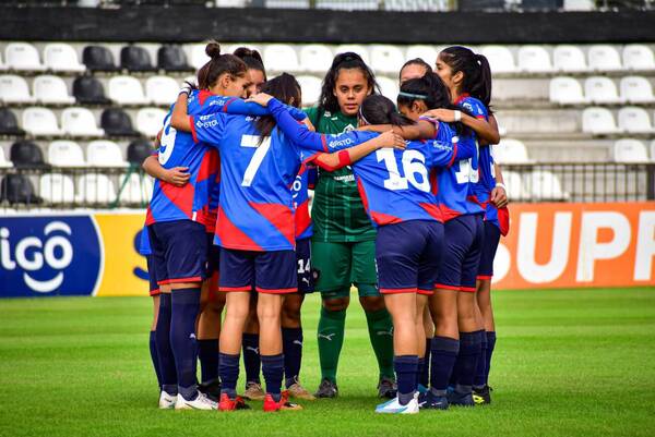 Fútbol Femenino: Las chicas del Ciclón ganaron el clásico y son las campeonas en Sub 18