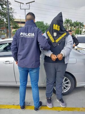 Cae supuesto responsable de “sextorsión” durante entrega vigilada - Policiales - ABC Color