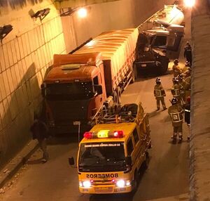 Diario HOY | Camiones chocan en el Túnel Semidei y obstaculizan el tránsito