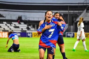 Las azulgranas se consagraron en la Sub 18 - Fútbol - ABC Color