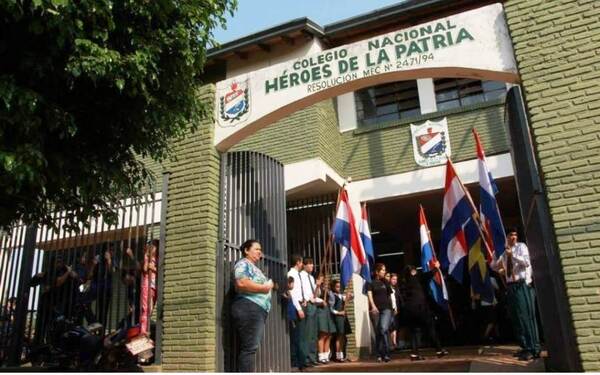 ¿Enfrentamientos entre estudiantes en Luque? •