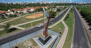 La Nación / La Costanera de Asunción ya tiene monumento al arpa paraguaya - OJO Galería