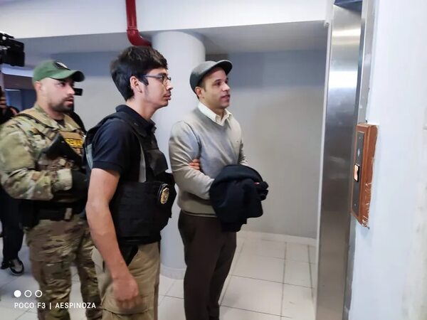 Abogado usó su amistad con militar para hacer llegar celular a “Tío Rico” - Policiales - ABC Color
