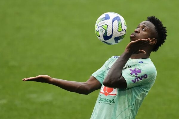 Brasil, de negro contra el racismo en un amistoso frente a Guinea - Fútbol Internacional - ABC Color