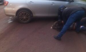 Niña de 14 años es arrollada por automóvil tras caer de moto que manejaba su madre – Diario TNPRESS