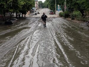 Ucrania: 28 asentamientos aún inundados tras la destrucción de la presa de Kajovka - Mundo - ABC Color