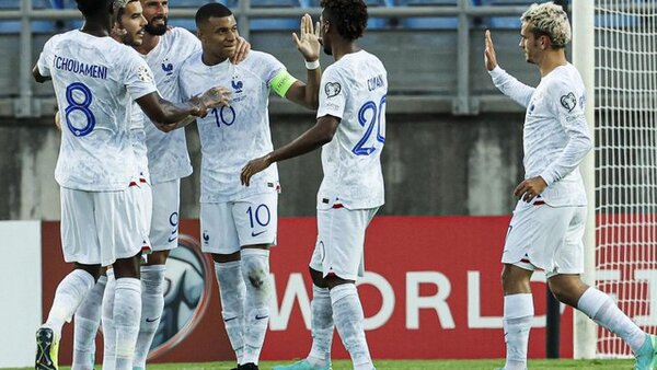 Giroud y Mbappe cumplen el trámite