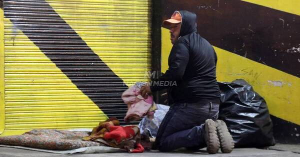 La Nación / Ante bajas temperaturas, iniciativa social recibe abrigos para los más vulnerables