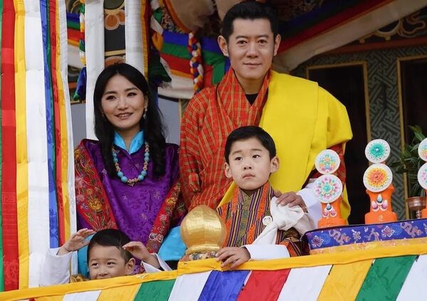 Los reyes del Bután, “El país más feliz del mundo”, esperan a su tercer hijo - Gente - ABC Color