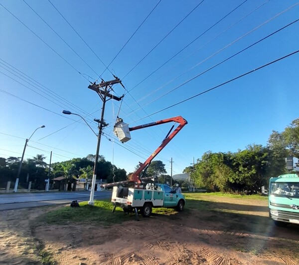 ANDE realizó el mantenimiento integral de la línea de 23.000 voltios en Caaguazú - .::Agencia IP::.