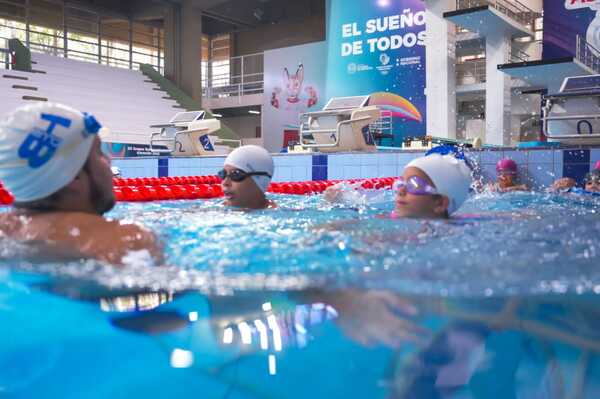El Centro Acuático Nacional cuenta con cursos de natación para niños y adultos - .::Agencia IP::.