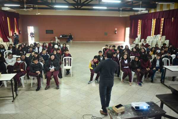 Estudiantes de Alto Paraná participaron de talleres socioeducativos sobre la trata de personas - .::Agencia IP::.
