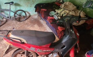 Hallan motocicleta robada, en una casa abandonada de Pdte. Franco