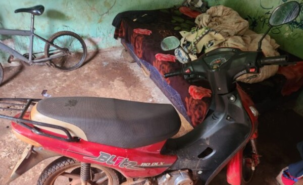 Hallan motocicleta robada, en una casa abandonada de Pdte. Franco