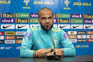 Daniel Alves permanecerá en prisión hasta juicio