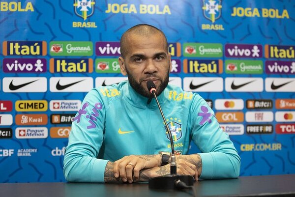 Daniel Alves permanecerá en prisión hasta juicio