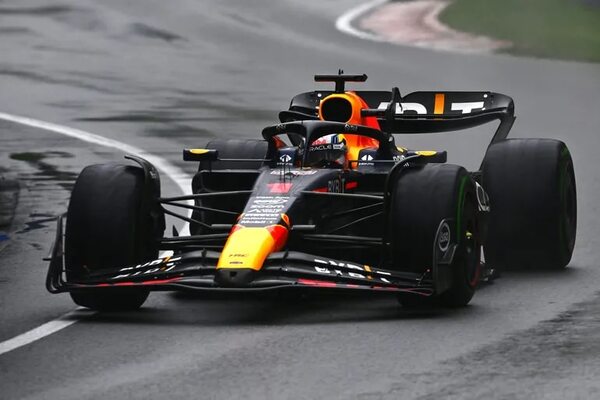 Verstappen lideró el mojado último libre; Alonso fue tercero y Sainz, accidentado, quinto - Automovilismo - ABC Color