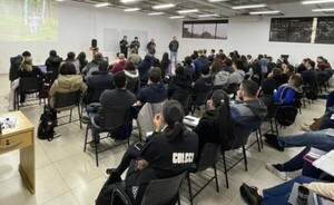 Instan a estudiantes extranjeros regularizar situación migratoria