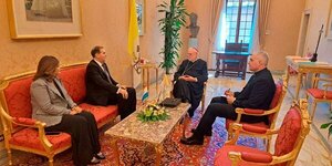 Canciller se reunió con el secretario de la Santa Sede