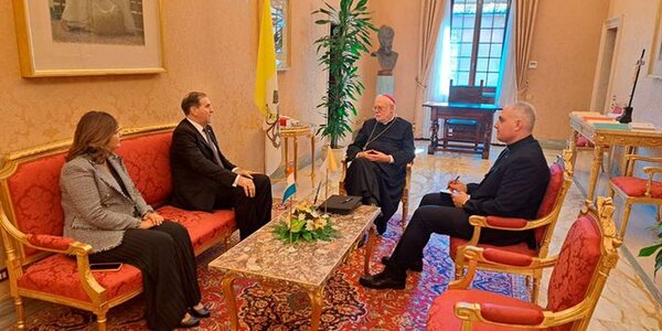 Canciller se reunió con el secretario de la Santa Sede
