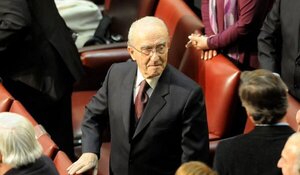 Condenan en Chile a general de la dictadura por ejecuciones