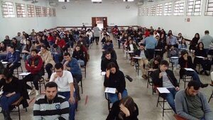 Alta concurrencia de postulantes en los exámenes para trabajar en Itaipú - Economía - ABC Color
