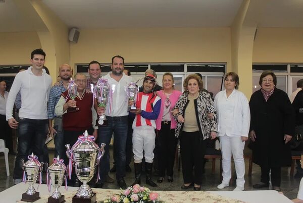 Turf: Homenajes al Gral. Rodríguez - Polideportivo - ABC Color