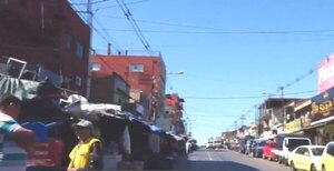 Reclamó que le taparan el paso a su auto y terminó con una llave en la cabeza