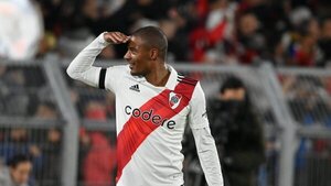 River Plate derrota a Defensa y se encamina al título