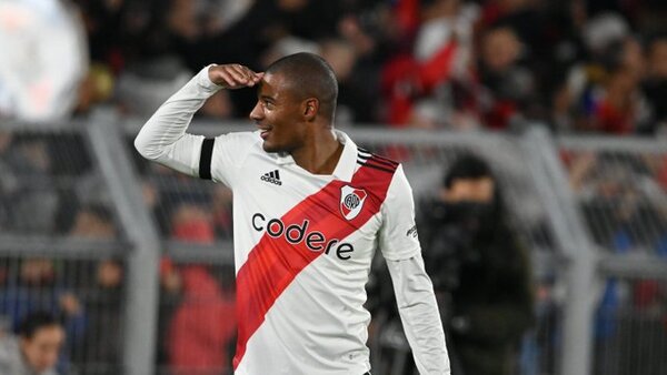 River Plate derrota a Defensa y se encamina al título