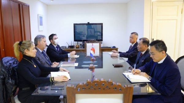 Paraguay recibirá de Taiwán en donación 10 buses eléctricos para mitigar emisión de carbono en el país