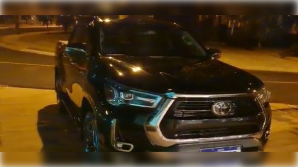 Mientras hacía noni en un hotel ¡le robaron la camioneta!
