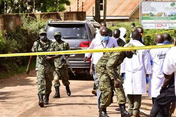 Un ataque terrorista en una escuela de Uganda deja 42 muertos - Unicanal