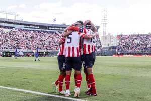La Albirroja regala una mañana victoriosa a los papás | 1000 Noticias