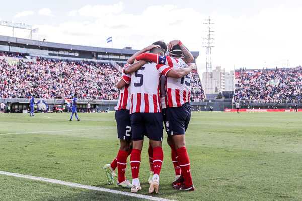 La Albirroja regala una mañana victoriosa a los papás | 1000 Noticias