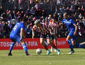 Paraguay vence a Nicaragua, pero no despeja todas sus dudas