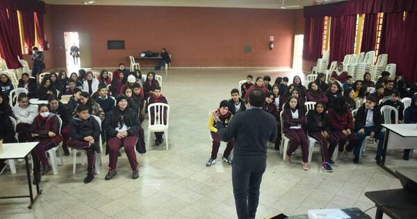 La Nación / Mucha inquietud de escolares en talleres sobre los peligros de la trata de niñas