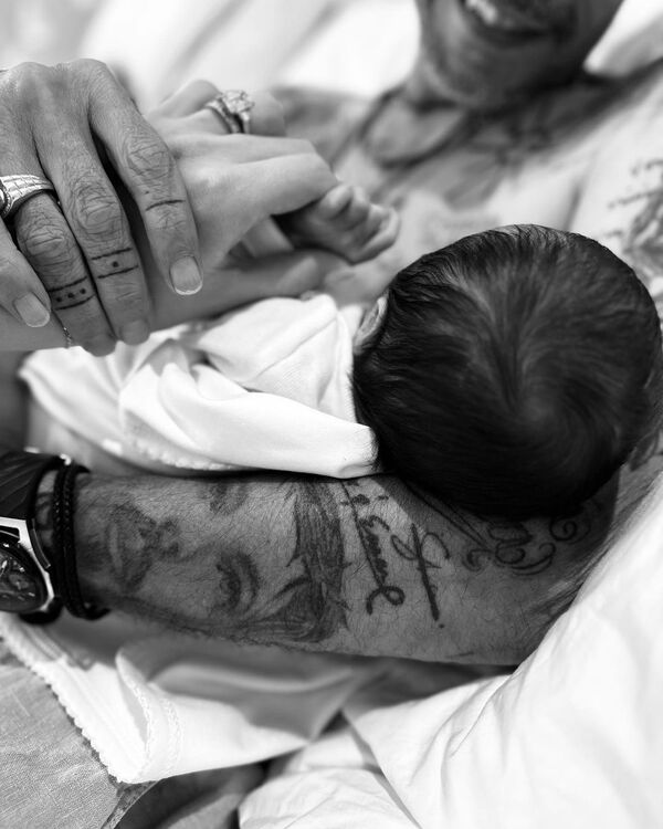 Nadia Ferreira y Marc Anthony anuncian con emotiva foto el nacimiento de su hijo | 1000 Noticias
