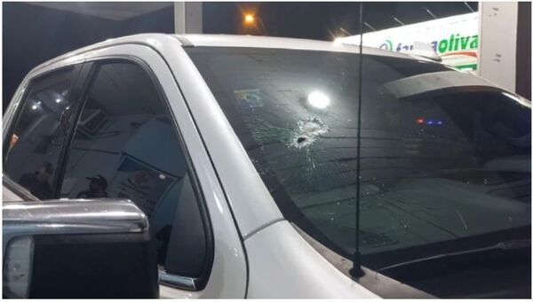 Camioneta fue atacada a titros frente a la Iglesia del Perpétuo Socorro