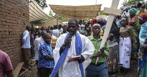La Nación / Masacre en escuela de Uganda dejó 41 muertos