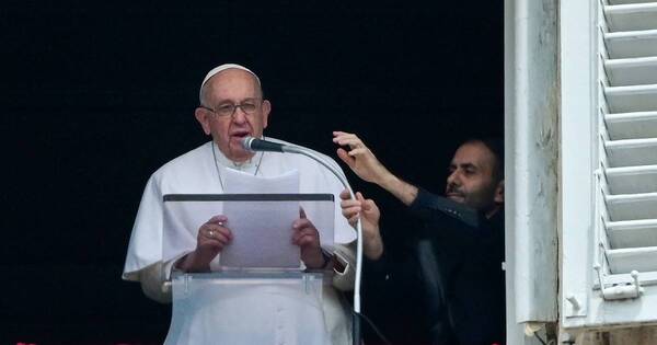 La Nación / El papa celebra nuevamente el Ángelus tras operación