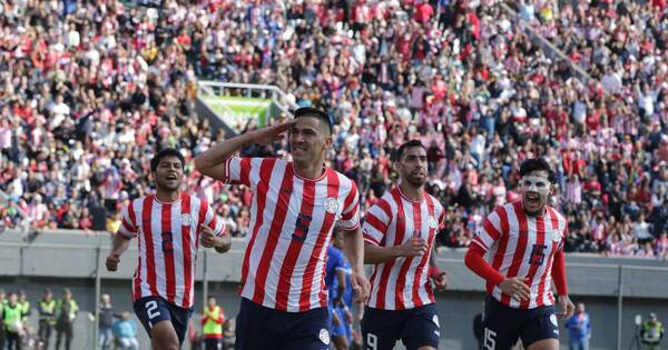 La Nación / La Albirroja vuelve a vibrar con su gente