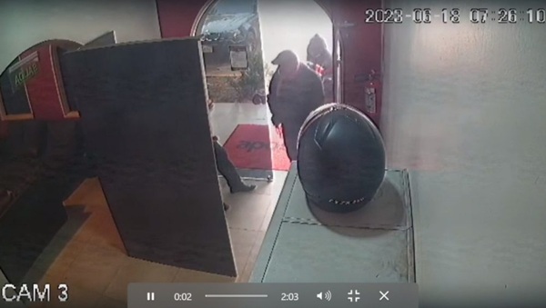 Roban dinero en efectivo del local de Apostala