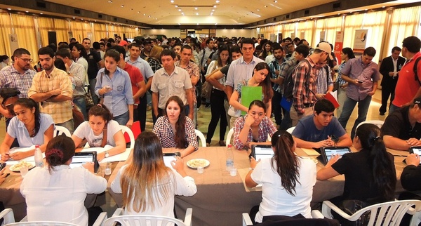 Feria de primer empleo en Shopping San Lorenzo