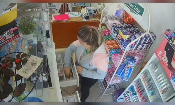 (VIDEO)Con armas y cascos, ladrones realizaron millonario robo a una farmacia
