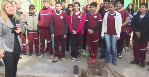 Conmemoran el día del árbol en la Escuela Juan Wesley - C9N